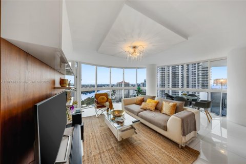 Condo in Miami Beach, Florida, 2 bedrooms  № 1978136 - photo 6