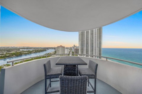 Condo in Miami Beach, Florida, 2 bedrooms  № 1978136 - photo 28