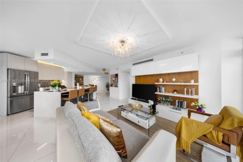 Condo in Miami Beach, Florida, 2 bedrooms  № 1978136 - photo 9
