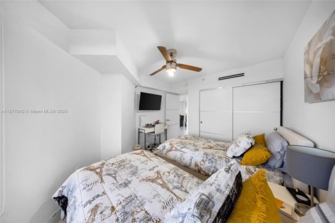 Condo in Miami Beach, Florida, 2 bedrooms  № 1978136 - photo 22