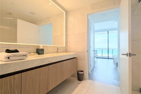 Condo in Miami Beach, Florida, 3 bedrooms  № 2060773 - photo 11