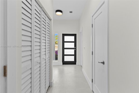 Casa en venta en Port St. Lucie, Florida, 4 dormitorios, 199.46 m2 № 2080476 - foto 5