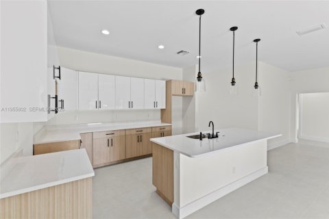 Casa en venta en Port St. Lucie, Florida, 4 dormitorios, 199.46 m2 № 2080476 - foto 9