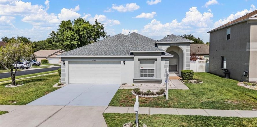 Villa ou maison à Land O' Lakes, Floride 4 chambres, 202.62 m2 № 2217244