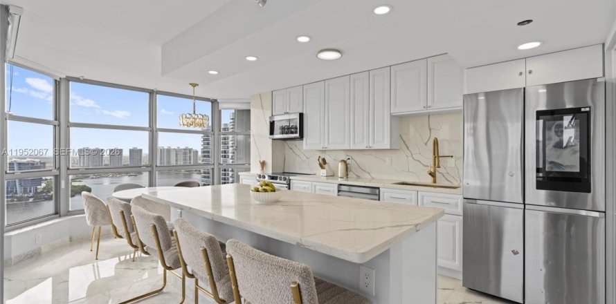 Condo à Aventura, Floride, 3 chambres  № 2007374