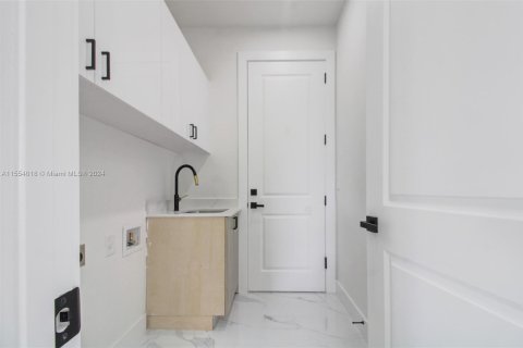 Casa en venta en Cape Coral, Florida, 3 dormitorios, 128.86 m2 № 1076156 - foto 11