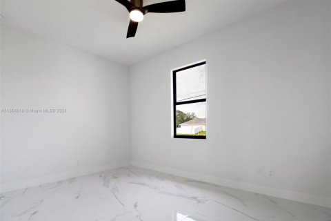 Casa en venta en Cape Coral, Florida, 3 dormitorios, 128.86 m2 № 1076156 - foto 9
