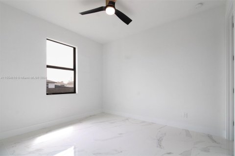 Casa en venta en Cape Coral, Florida, 3 dormitorios, 128.86 m2 № 1076156 - foto 10