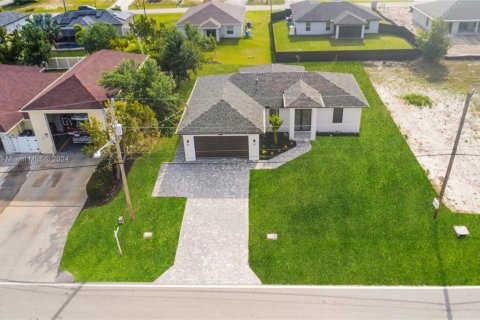 Casa en venta en Cape Coral, Florida, 3 dormitorios, 128.86 m2 № 1076156 - foto 2