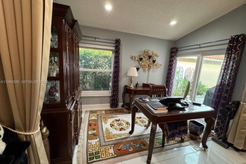 House in Miramar, Florida 3 bedrooms, 171.03 sq.m. № 2010223 - photo 17