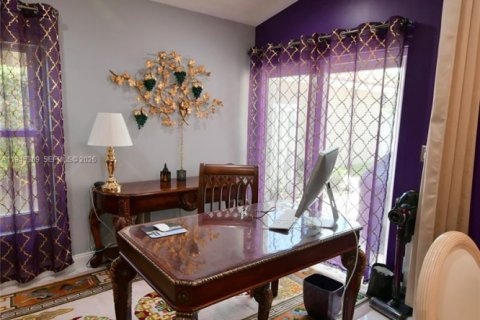 House in Miramar, Florida 3 bedrooms, 171.03 sq.m. № 2010223 - photo 13