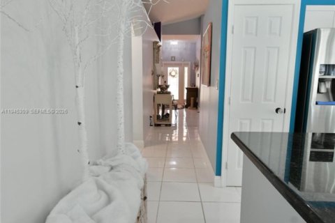 House in Miramar, Florida 3 bedrooms, 171.03 sq.m. № 2010223 - photo 22