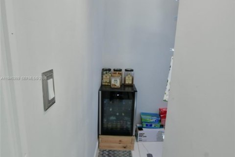 House in Miramar, Florida 3 bedrooms, 171.03 sq.m. № 2010223 - photo 24