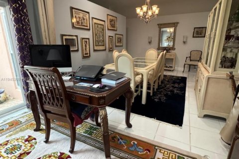 House in Miramar, Florida 3 bedrooms, 171.03 sq.m. № 2010223 - photo 10