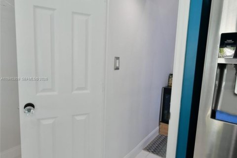 House in Miramar, Florida 3 bedrooms, 171.03 sq.m. № 2010223 - photo 23