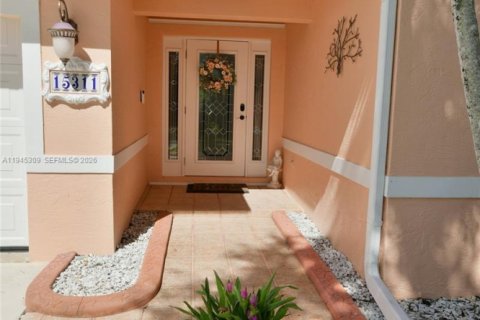 House in Miramar, Florida 3 bedrooms, 171.03 sq.m. № 2010223 - photo 4