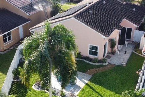 House in Miramar, Florida 3 bedrooms, 171.03 sq.m. № 2010223 - photo 7