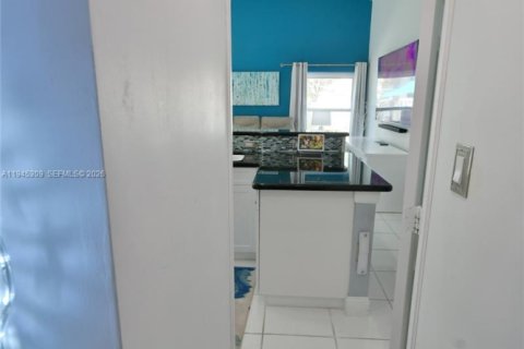 House in Miramar, Florida 3 bedrooms, 171.03 sq.m. № 2010223 - photo 28