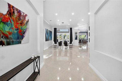 House in Davie, Florida 4 bedrooms, 284.1 sq.m. № 2090919