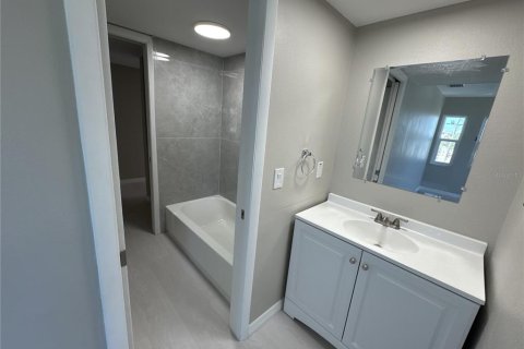 Купить кондоминиум в Энглвуд, Флорида 6 комнат, 70.05м2, № 2148264 - фото 9