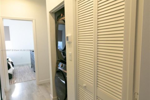 House in Miami, Florida 3 bedrooms, 123.37 sq.m. № 1864750 - photo 23