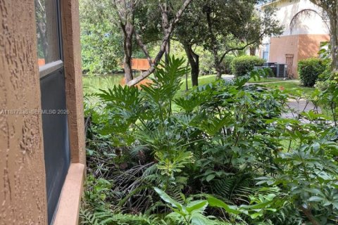 Condo in Sunrise, Florida, 1 bedroom  № 2059805 - photo 16