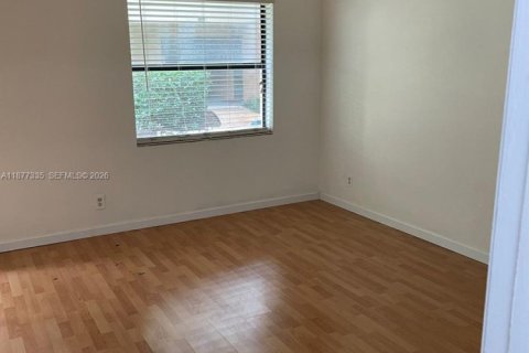 Condo in Sunrise, Florida, 1 bedroom  № 2059805 - photo 2