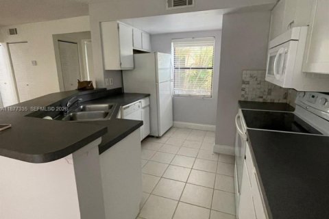Condo in Sunrise, Florida, 1 bedroom  № 2059805 - photo 7