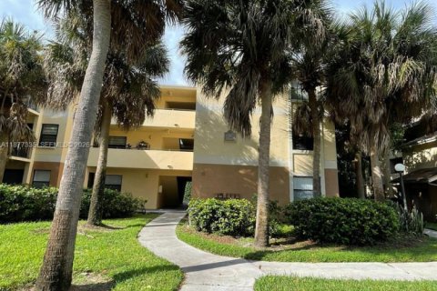 Condo in Sunrise, Florida, 1 bedroom  № 2059805 - photo 12