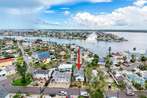 House in Madeira Beach, Florida 4 bedrooms, 133.41 sq.m. № 1797307 - photo 5