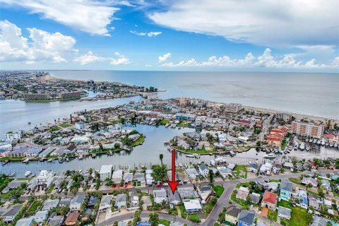 House in Madeira Beach, Florida 4 bedrooms, 133.41 sq.m. № 1797307 - photo 1