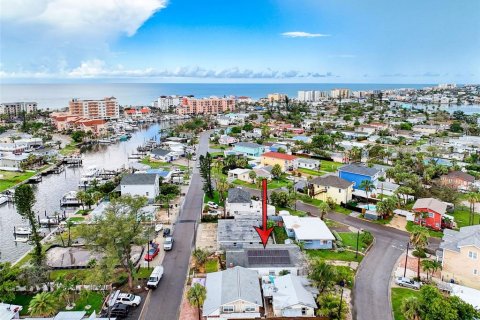 House in Madeira Beach, Florida 4 bedrooms, 133.41 sq.m. № 1797307 - photo 4