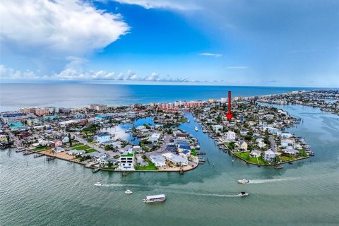 House in Madeira Beach, Florida 4 bedrooms, 133.41 sq.m. № 1797307 - photo 3
