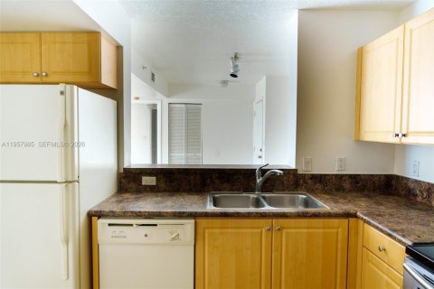 Condo in Dania Beach, Florida, 2 bedrooms  № 2020964 - photo 30