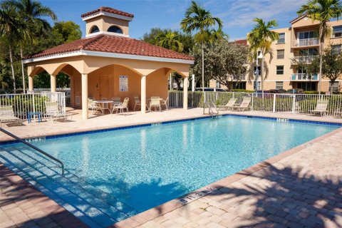 Condo in Dania Beach, Florida, 2 bedrooms  № 2020964 - photo 7