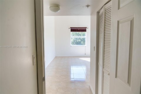 Condo in Dania Beach, Florida, 2 bedrooms  № 2020964 - photo 19