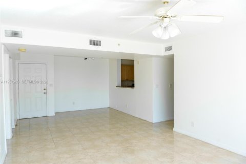 Condo in Dania Beach, Florida, 2 bedrooms  № 2020964 - photo 23
