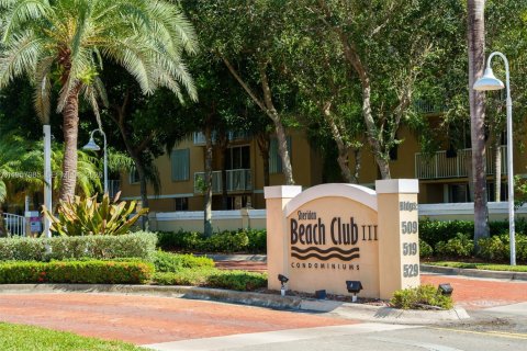 Condo in Dania Beach, Florida, 2 bedrooms  № 2020964 - photo 8