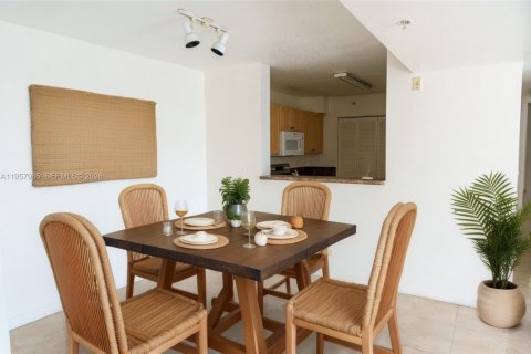 Condo in Dania Beach, Florida, 2 bedrooms  № 2020964 - photo 4
