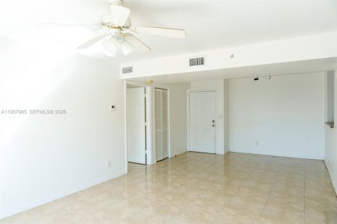 Condo in Dania Beach, Florida, 2 bedrooms  № 2020964 - photo 24