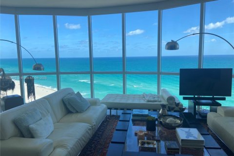 Condo in Sunny Isles Beach, Florida, 3 bedrooms  № 1818173 - photo 2