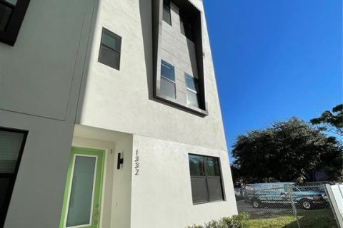 Adosado en alquiler en Tampa, Florida, 3 dormitorios, 194.82 m2 № 1817978 - foto 1
