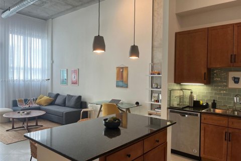 Condo in Miami, Florida, 1 bedroom  № 1943754 - photo 2