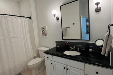 Condo in Miami, Florida, 1 bedroom  № 1943754 - photo 6