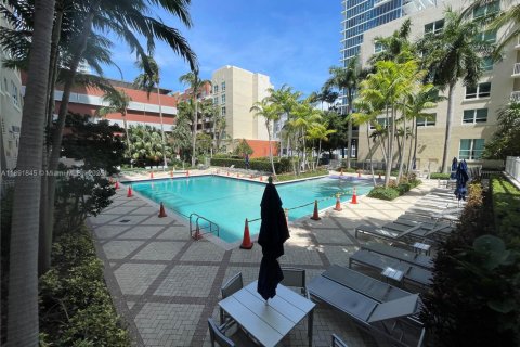 Condo in Miami, Florida, 1 bedroom  № 1943754 - photo 12