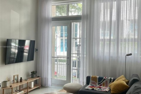 Condo in Miami, Florida, 1 bedroom  № 1943754 - photo 3