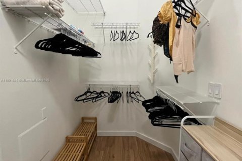 Condo in Miami, Florida, 1 bedroom  № 1943754 - photo 8