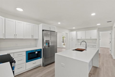 Villa ou maison à louer à Clearwater, Floride: 5 chambres, 178 m2 № 2378000 - photo 11