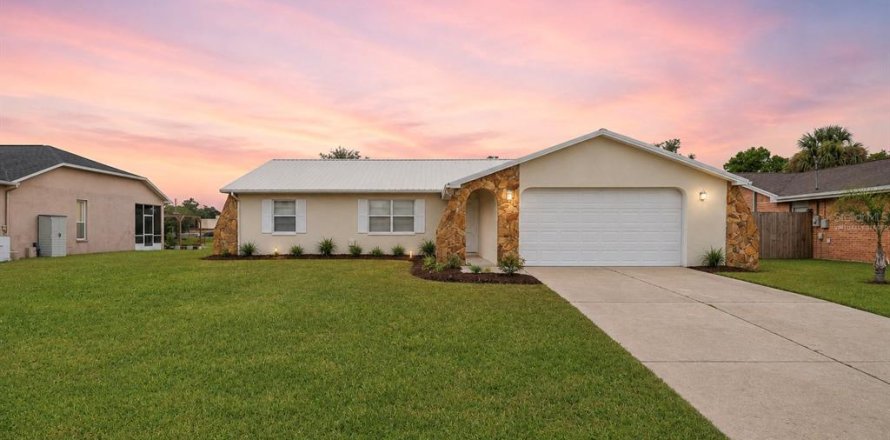 Villa ou maison à Spring Hill, Floride 3 chambres, 139.82 m2 № 2239042