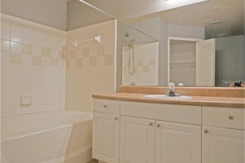 Condominio en alquiler en Sarasota, Florida, 2 dormitorios, 98.66 m2 № 1807425 - foto 11